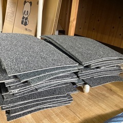 中古品☆タイルカーペット☆グレー色☆半端物タイルカーペット☆床材☆DIY☆真物50×50㎝☆全部まとめての画像