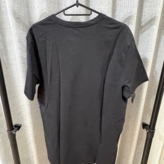 トミー・ヒルフィガー 黒 VネックTシャツの画像
