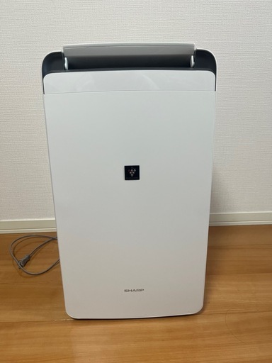 [値下げ] ［ほぼ新品] [美品]　SHARP  除湿機 CV-R120W