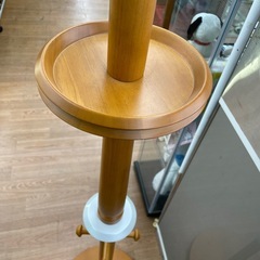 ☆ドリーム荒牧店☆ジモティー割引有☆【クリーニング済み】小物置き付ウッドポールハンガーラック/現状販売の画像