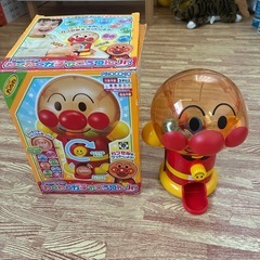アンパンマン知育おもちゃバッグとガチャころりんの画像