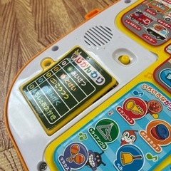 アンパンマン知育おもちゃバッグとガチャころりんの画像