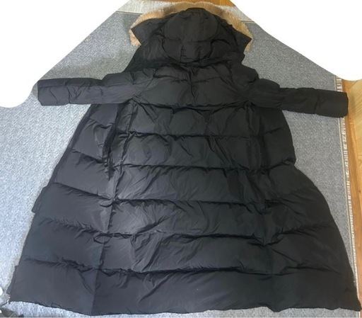 MONCLER ブラック ダウンジャケット フード付き