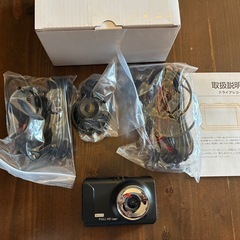 前後2カメラ型 ドライブレコーダ1080x1296P軽量の画像