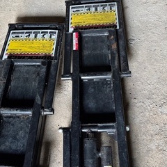 自動車用移動式昇降機の画像