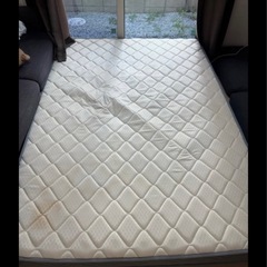 ダブルベッドフレーム・マットレスの画像