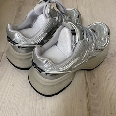 試し履きのみほぼ新品/靴2点サンダルとスニーカーの画像