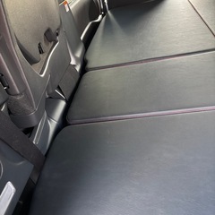 兵庫発、美品！MGRカスタムズ80系ヴォクシー、ノア、エスクワイアベッドキッド。厚み40㍉　M.FLAT 5分割　赤ステッチ　90系にもの画像