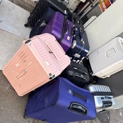 すでに予約済み、スーツケースいろいろの画像