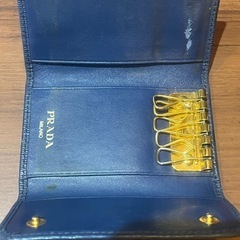 プラダ キーケースの画像