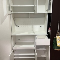 食器棚の画像