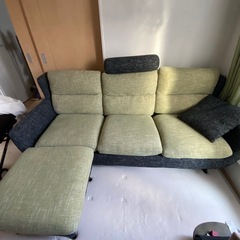 【お取引中】3人掛けソファ　オットマン・クッション付きの画像