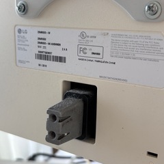 LGモニターとモニターアームの画像