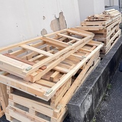 【大量・0円】木材パレット 多数あり！まとめて引き取れる方優先の画像