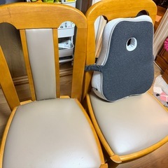 ダイニングテーブル、椅子の画像