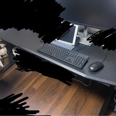 ゲーミングデスクの画像