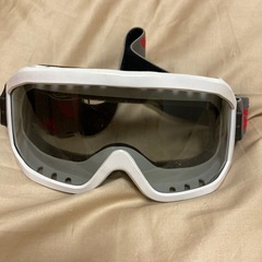 子供用スキーゴーグル、キャップ、手袋の画像