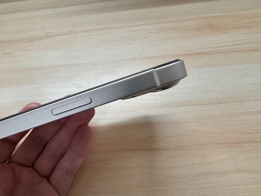 【動作異常無し】iPhone13 128GB ホワイト SIMフリー バッテリー交換済 非
正規修理品 