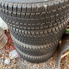 スタッドレスタイヤ
の画像