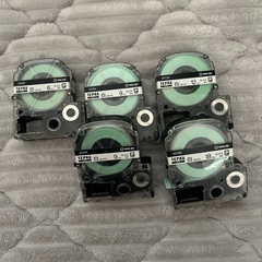 TEPRA SR130 ラベルプリンターとラベルテープセットの画像