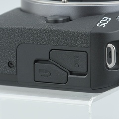 【中古】Canon キヤノン EOS R100 ミラーレス一眼カメラ シャッター回数僅少の画像