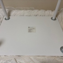 白テーブルの画像