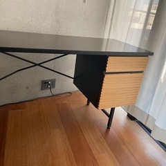 【搬出できる方限定】デスク 120×55×74 木×鉄／収納付き／EVあり4階／静かに養生搬出希望の画像