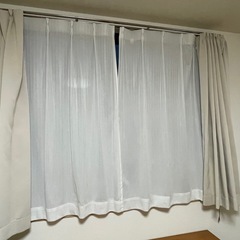 カーテンの画像