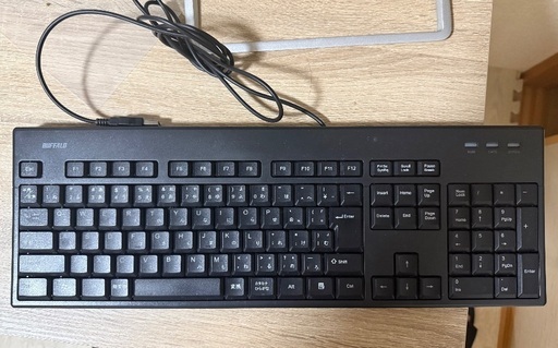 HPモニター　BUFFALOキーボード　LOGICOOLウェブカメラ