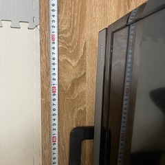 テレビとテレビボードの画像