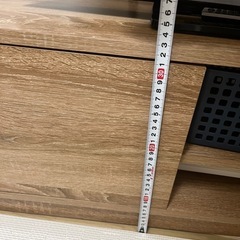 テレビとテレビボードの画像