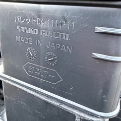 ⑤⑧現品限り美品✨プラスチックパレット✨樹脂パレット✨仮置き嵩上げ薪ステージウッドデッキ脚など用途無限✨の画像