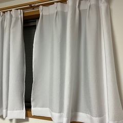 カーテンの画像