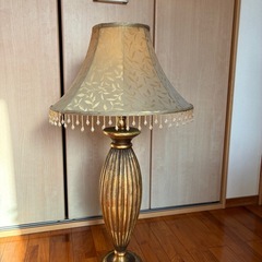 アンティークテーブルランプ(ゴールド)の画像