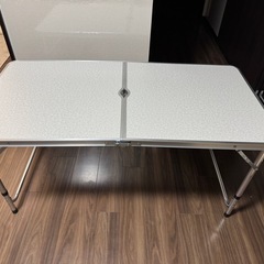 ほぼ新品 アルミ折りたたみテーブル 120×60cmの画像