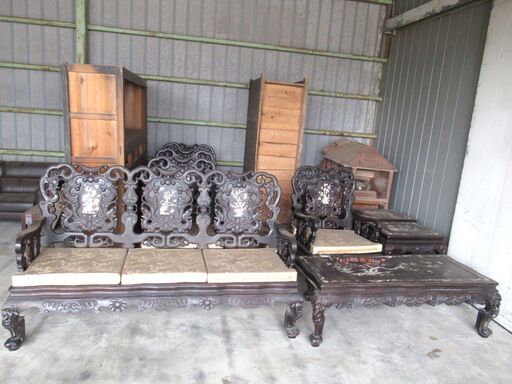 螺鈿細工のテーブル＆ソファーセット。甲賀市引取り限定で差し上げます