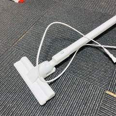 早い者勝ち　23年汚れ有りますスティック掃除機の画像