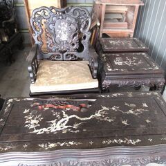 螺鈿細工のテーブル＆ソファーセット。甲賀市引取り限定で差し上げますの画像