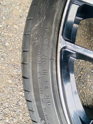 トヨタ KDH タイヤセット サイズ：225/35 R20