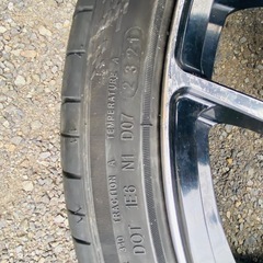 トヨタ KDH タイヤセット サイズ：225/35 R20の画像