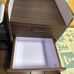 ベッドサイドテーブルの画像