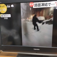 お値下げしました！TOSHIBA REGZA 32インチ液晶テレビ 32CV500 液晶に若干の損傷あり の画像