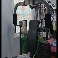 ボディメーカー 筋トレマシーンの画像