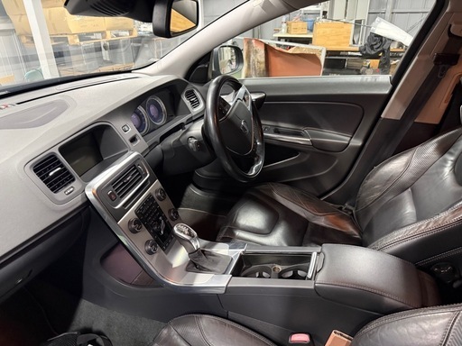 ボルボ V60 T4 Rデザイン 黒革 18インチAW ナビ (hiro) 東矢本のボルボ