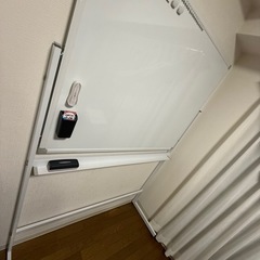 ホワイトボード 壁ピッタリの画像