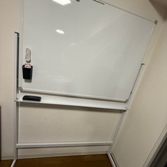 ホワイトボード 壁ピッタリの画像