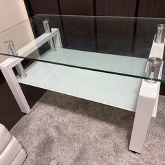 ガラステーブルの画像