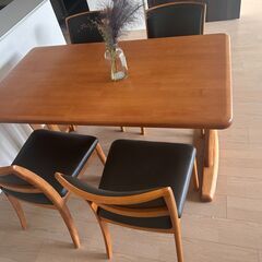 【新品・未使用】ダイニングテーブルセット（140cm × 80cm）椅子4脚付の画像