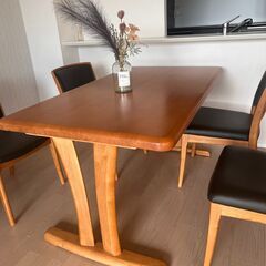 【新品・未使用】ダイニングテーブルセット（140cm × 80cm）椅子4脚付の画像