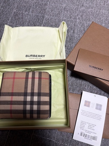 BURBERRY 2つ折り財布